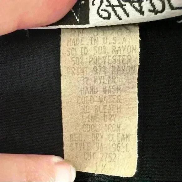 Vintage metallic abstract rainbow top size 1X - Picture 7 of 8